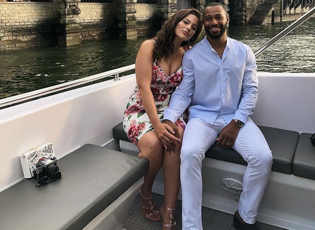 Пишнотіла модель Ешлі Грем показала свій італійський відпочинок з чоловіком: фото Пишнотіла модель Ешлі Грем показала свій італійський відпочинок з чоловіком: фото