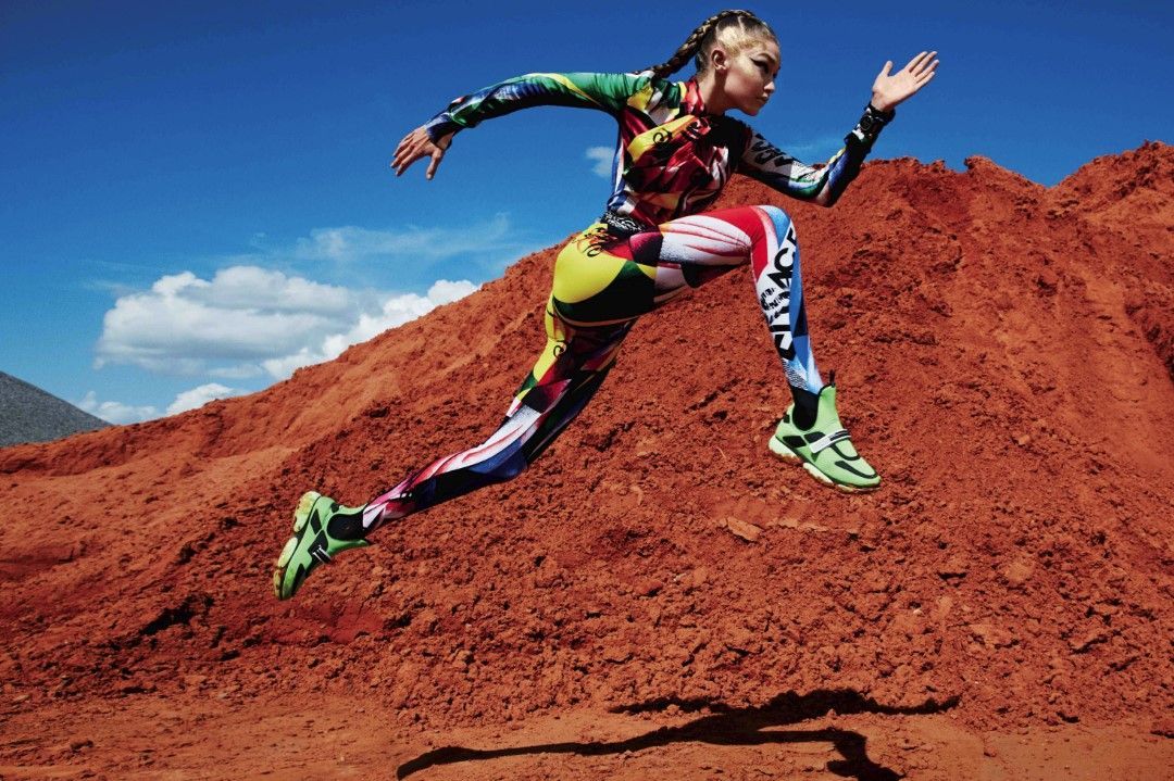 Безстрашна: Джіджі Хадід знялася в екстримальній фотосесії Безстрашна: Джіджі Хадід знялася в екстримальній фотосесії