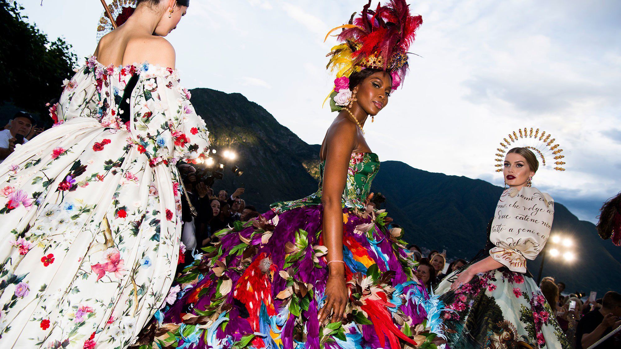 Китти Спенсер, Наоми Кэмпбелл, Мэй Маск и Эшли Грэм: потрясающий показ Dolce & Gabbana Китти Спенсер, Наоми Кэмпбелл, Мэй Маск и Эшли Грэм: потрясающий показ Dolce & Gabbana