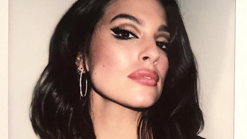 Пишнотіла Ешлі Грем знялася топлес для реклами купальників: фото і відео Пишнотіла Ешлі Грем знялася топлес для реклами купальників: фото і відео