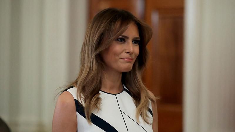 Прелестная Мелания Трамп надела платье, как героиня популярного сериала: фотофакт Прелестная Мелания Трамп надела платье, как героиня популярного сериала: фотофакт