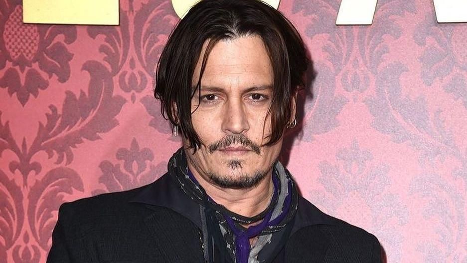 Джонни Деппа обвинили в избиении мужчины со съемочной площадки Джонни Деппа обвинили в избиении мужчины со съемочной площадки