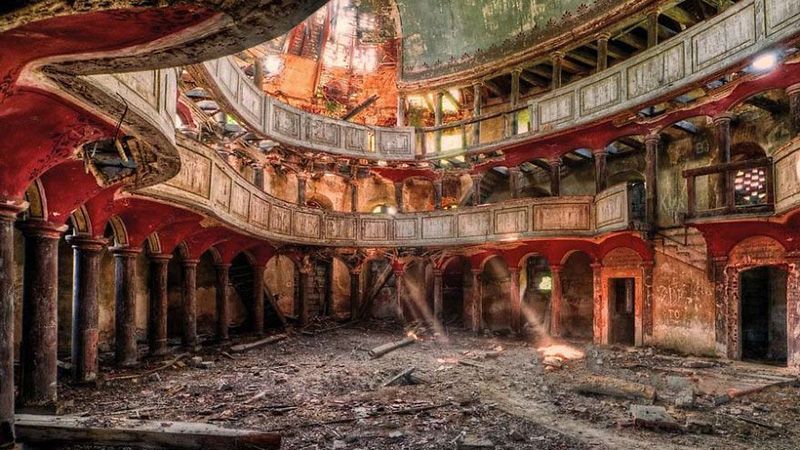 Фотограф показав красу покинутих будинків Європи: неймовірні кадри