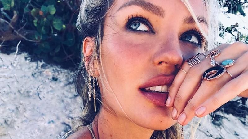 Модель Кендіс Сванепул вперше показала фігуру після народження сина: фото Модель Кендіс Сванепул вперше показала фігуру після народження сина: фото