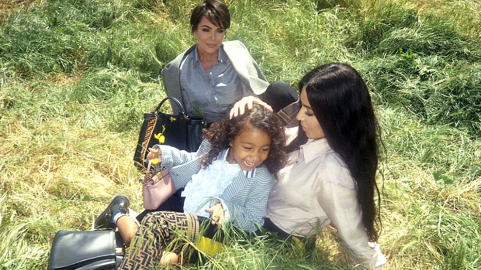 Дизайнерка пояснила, чому взяла для реклами Fendi три покоління Кардашян Дизайнерка пояснила, чому взяла для реклами Fendi три покоління Кардашян