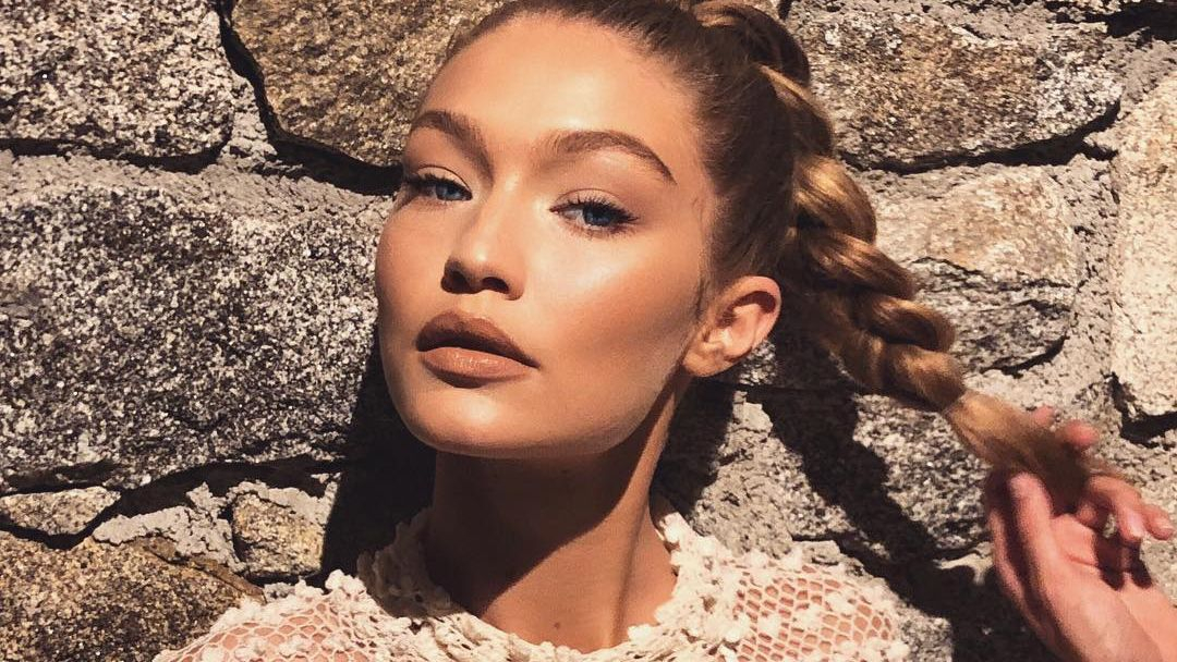 Супермодель Джиджи Хадид показала лицо без макияжа