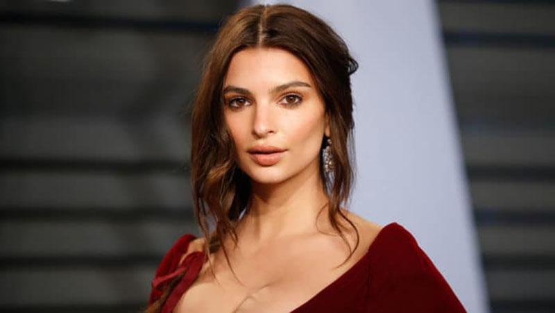 Супермодель Эмили Ратаковски впервые показала свое обручальное кольцо: фото