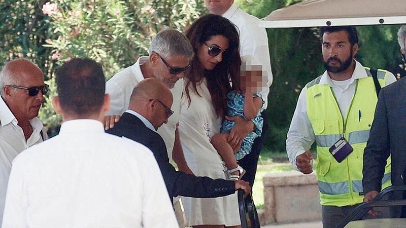 З’явилися перші фото Джорджа Клуні після ДТП в Італії З’явилися перші фото Джорджа Клуні після ДТП в Італії