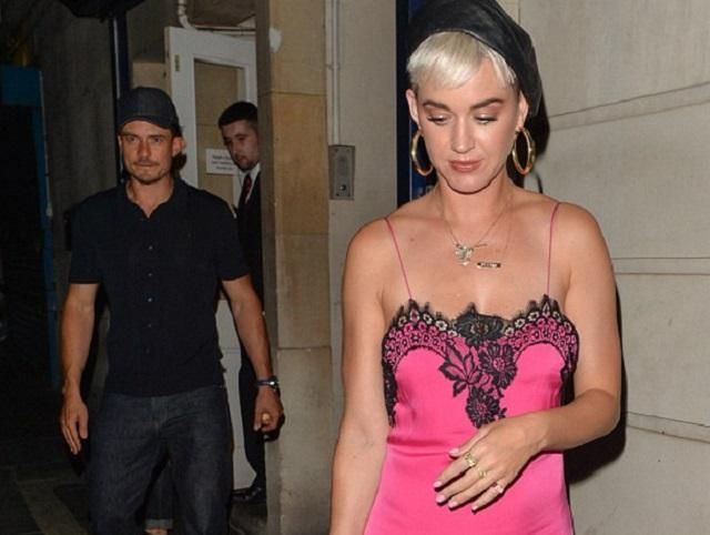 Зваблива Кеті Перрі вразила яскравим образом на побаченні з Блумом: фото Зваблива Кеті Перрі вразила яскравим образом на побаченні з Блумом: фото