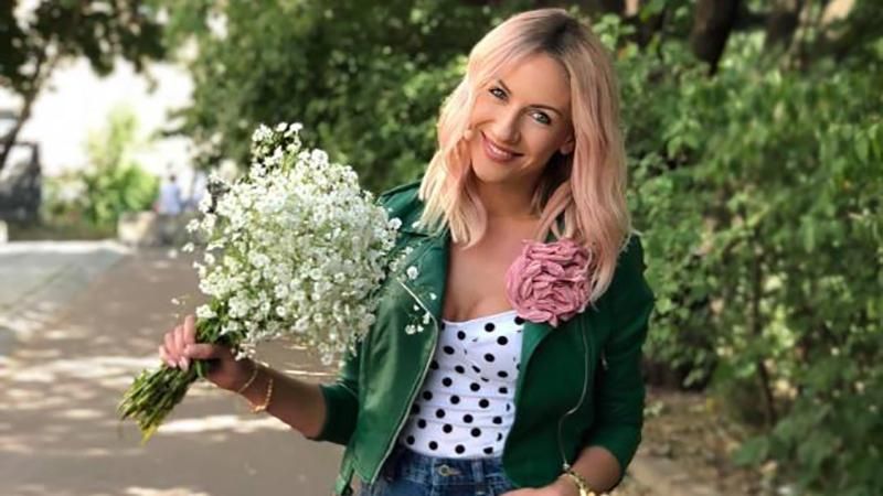 Леся Нікітюк переглянула футбольний матч у пікантному топі: фото Леся Нікітюк переглянула футбольний матч у пікантному топі: фото