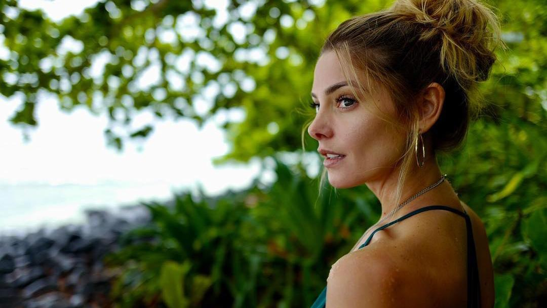 Звезда "Сумерек" Эшли Грин показала снимок с нудистского пляжа