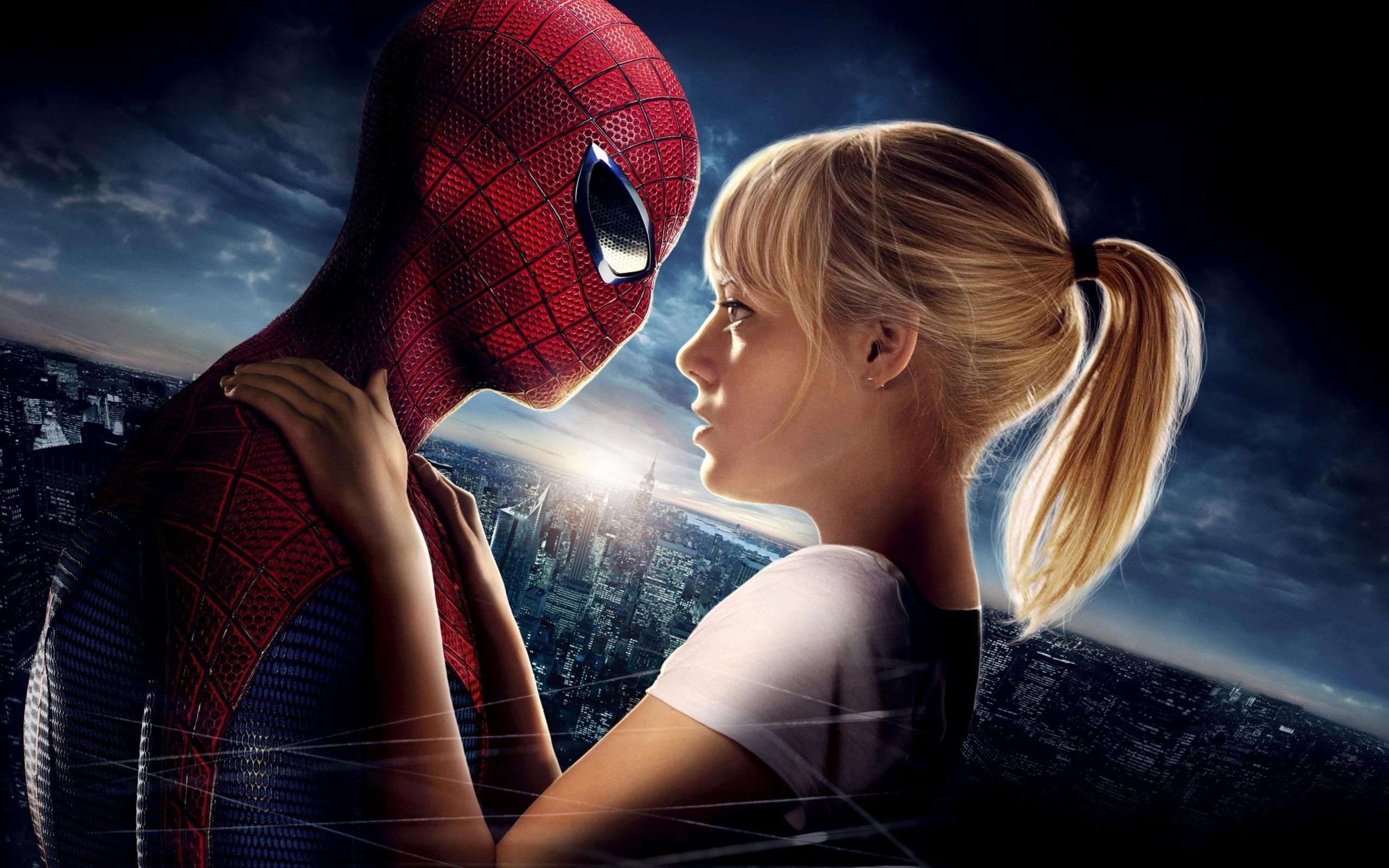 Модный бренд Vetements выпустил платье для девушки "Человека-паука" Модный бренд Vetements выпустил платье для девушки "Человека-паука"