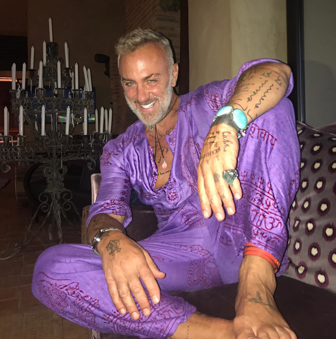 Итальянский миллионер Джанлука Вакки станцевал в женском купальнике на каблуках: видео