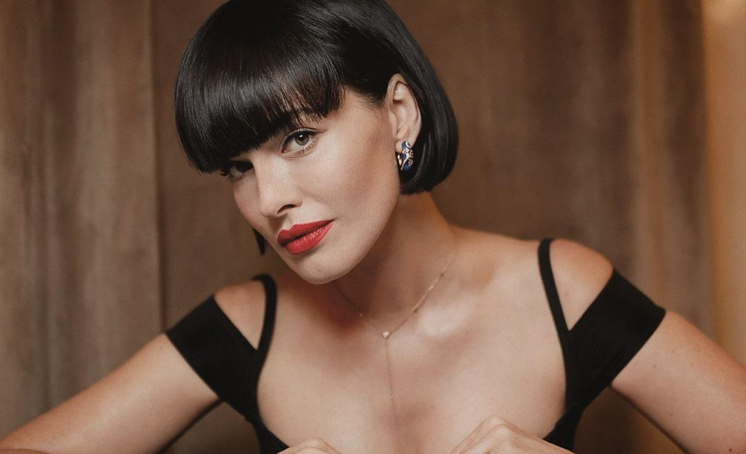 День рождения Даши Астафьевой: история успеха звездной брюнетки