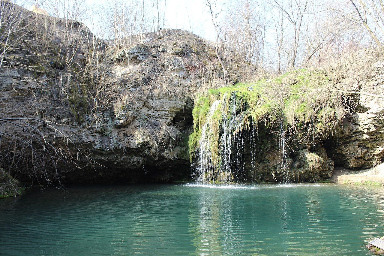 Печера "Атлантида", затоплена Бакота та курорт Сатанів: місця Хмельниччини, які зачаровують Печера "Атлантида", затоплена Бакота та курорт Сатанів: місця Хмельниччини, які зачаровують