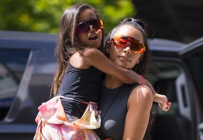 Ким Кардашян подарила 5-летней дочери сумку за 700 долларов: фото Ким Кардашян подарила 5-летней дочери сумку за 700 долларов: фото