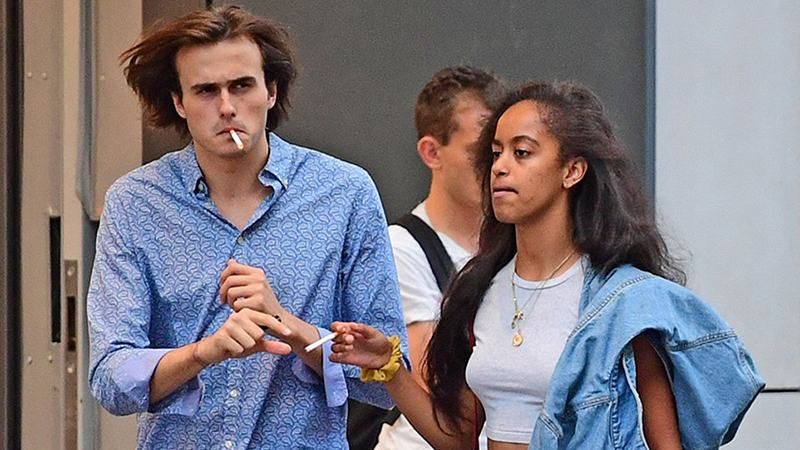 20-летнюю дочь Барака Обамы поймали с сигаретой: фото 20-летнюю дочь Барака Обамы поймали с сигаретой: фото