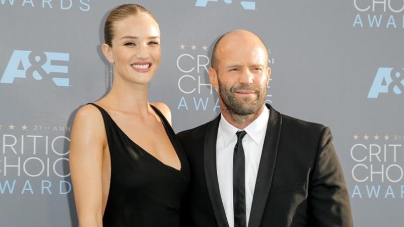 Рози Хантингтон-Уайтли показала редкий кадр с Джейсоном Стэтхемом и сыном Рози Хантингтон-Уайтли показала редкий кадр с Джейсоном Стэтхемом и сыном