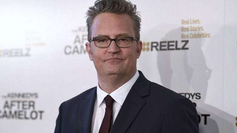 Звезда сериала "Друзья" Мэтью Перри перенес срочную операцию Звезда сериала "Друзья" Мэтью Перри перенес срочную операцию