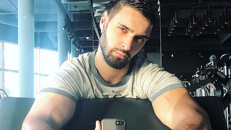 Виталий Козловский показал себя в трусах и сравнил с Рианной: фото