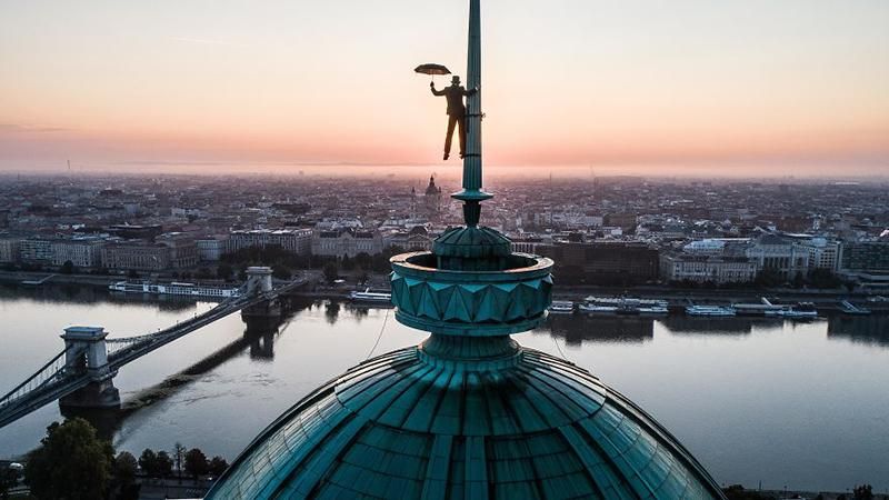Блогер превзошел танец Уилла Смита на мосту Будапешта: экстремальные кадры