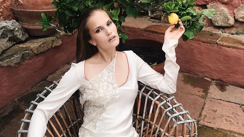 Модель Алла Костромичова похвасталась стройными ногами в бикини: фото Модель Алла Костромичова похвасталась стройными ногами в бикини: фото