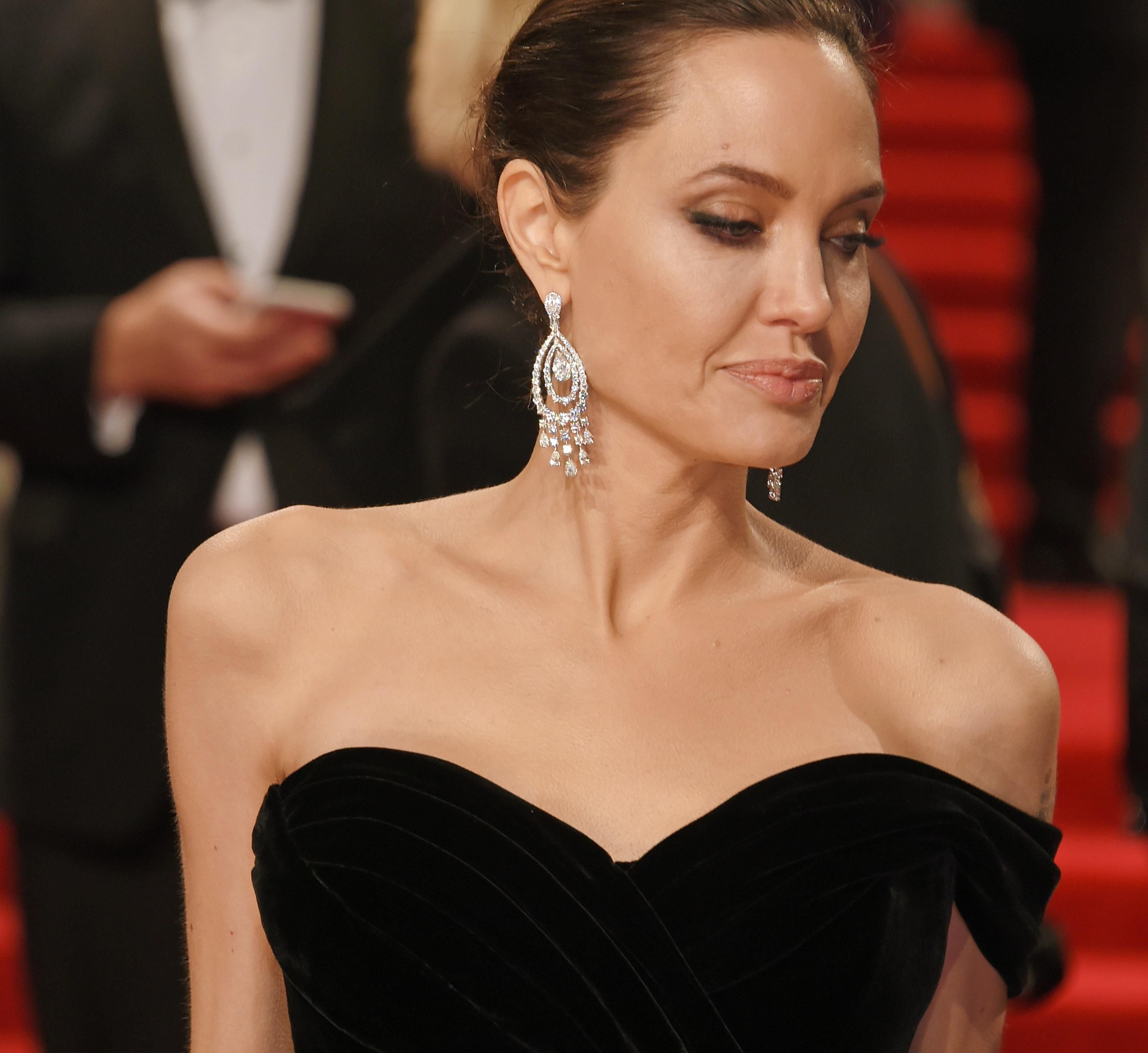 Анджелина Джоли госпитализирована с психическим расстройством, – СМИ