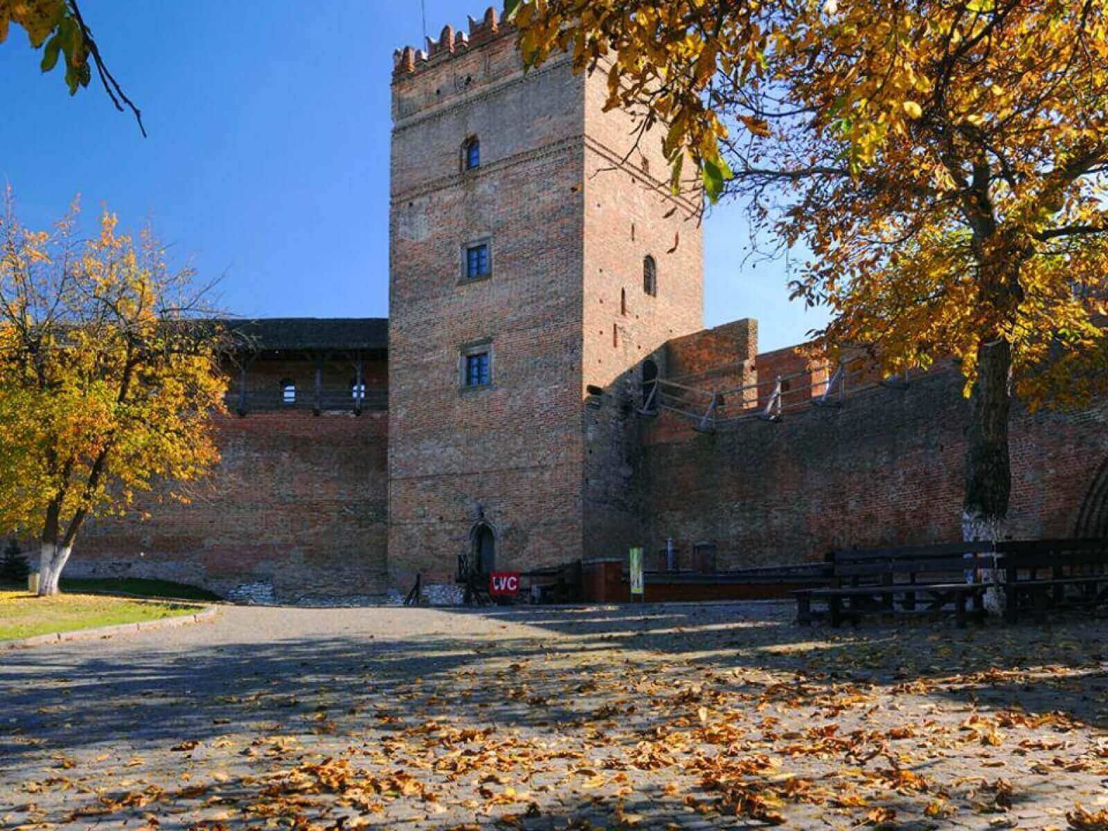 Волынь восхищает своими архитектурными и природными достопримечательностями Волынь восхищает своими архитектурными и природными достопримечательностями