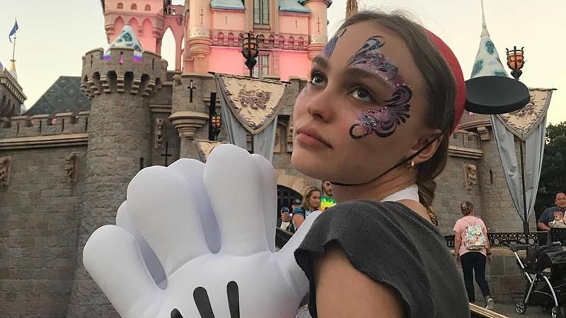 Лілі-Роуз Депп знялася для Vogue в образах ангела і демона: фото Лілі-Роуз Депп знялася для Vogue в образах ангела і демона: фото