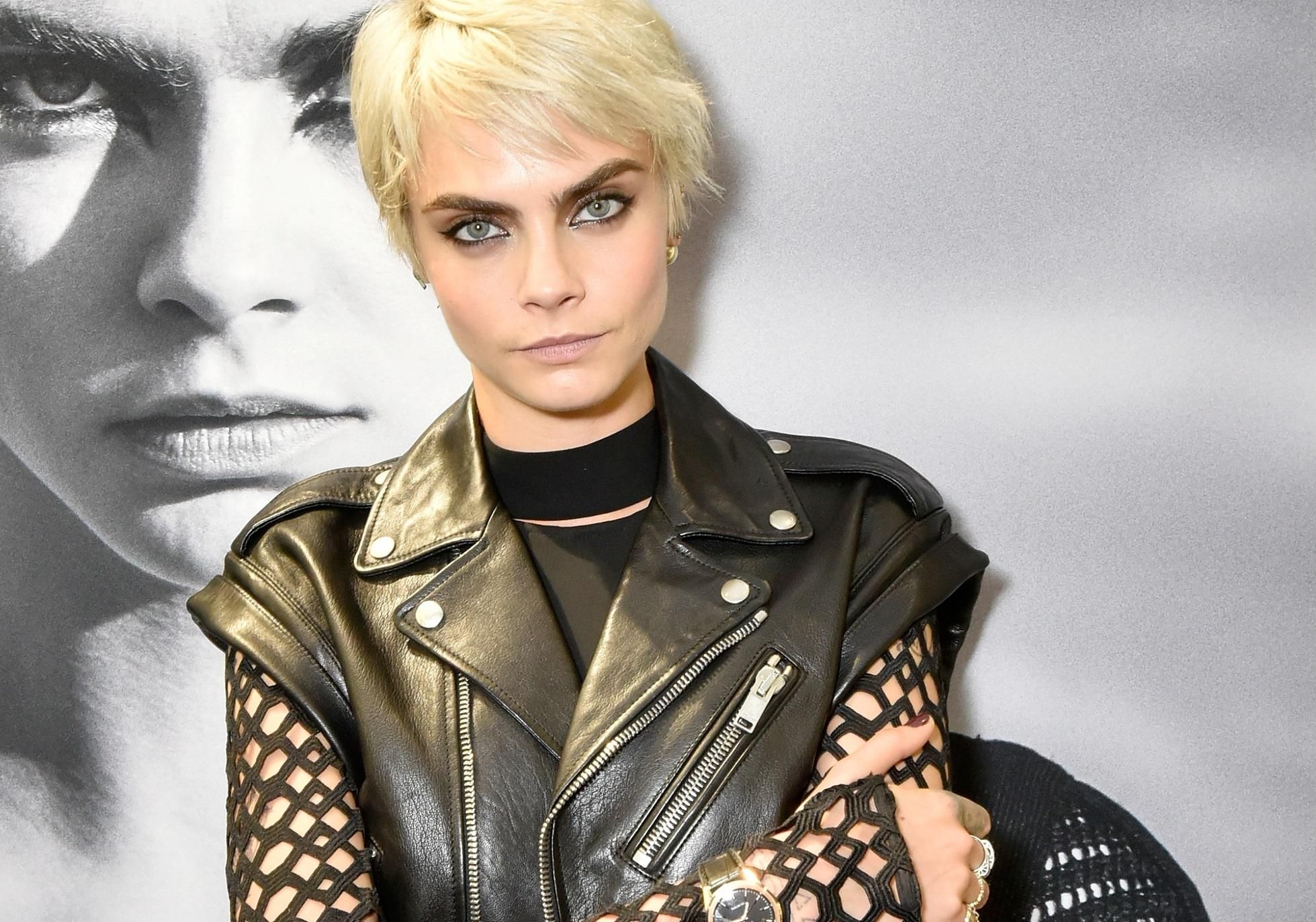 Кару Делевінь підловили за поцілунками з Ешлі Бенсон: фото Кару Делевінь підловили за поцілунками з Ешлі Бенсон: фото