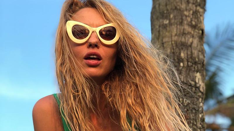 Оля Полякова показала стройные ноги в бикини: фото