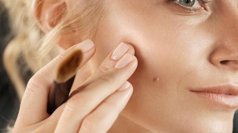 Как правильно наносить хайлайтер: инструкция в видео Как правильно наносить хайлайтер: инструкция в видео