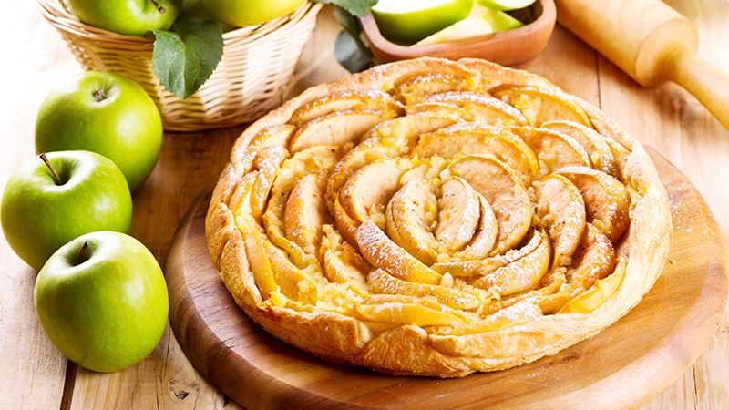 Пиріг з яблуками - рецепт пирога на молоці і сметані