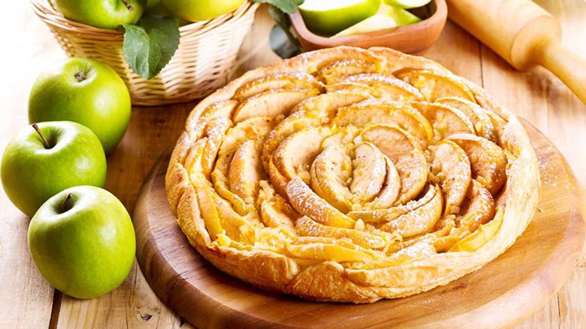 Пирог с яблоками - рецепт пирога на молоке и сметане