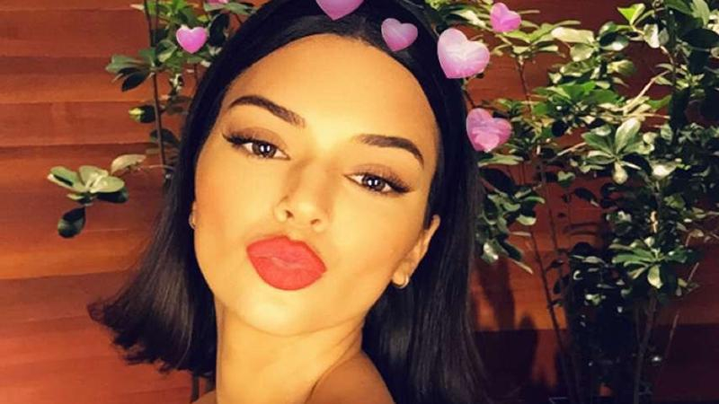 Кендалл Дженнер сфотографировалась топлес для глянца