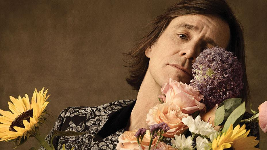 Джим Керри снялся в романтической фотосессии для глянца: стильные кадры