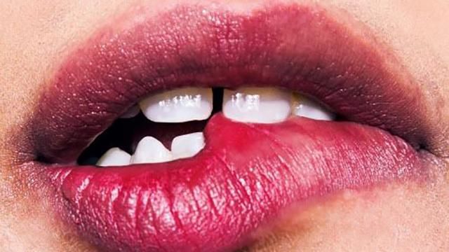 Как сделать идеальный макияж губ: 10 секретов от визажиста
