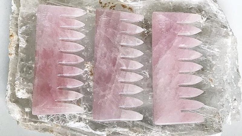 В сети без ума от гребней из кристаллов: фото