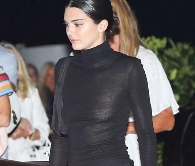 Кендалл Дженнер засветила грудь в полупрозрачной водолазке: фото Кендалл Дженнер засветила грудь в полупрозрачной водолазке: фото