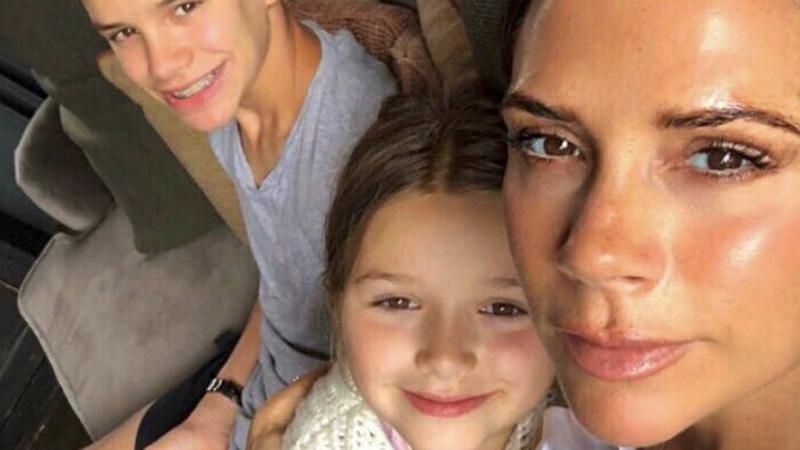 7-летняя дочь Виктории Бекхэм обула босоножки на каблуках: фотофакт 7-летняя дочь Виктории Бекхэм обула босоножки на каблуках: фотофакт