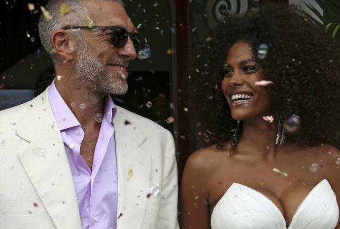 51-летний Венсан Кассель в полотенце подготовил обаятельный сюрприз вдвое младшей жене: видео