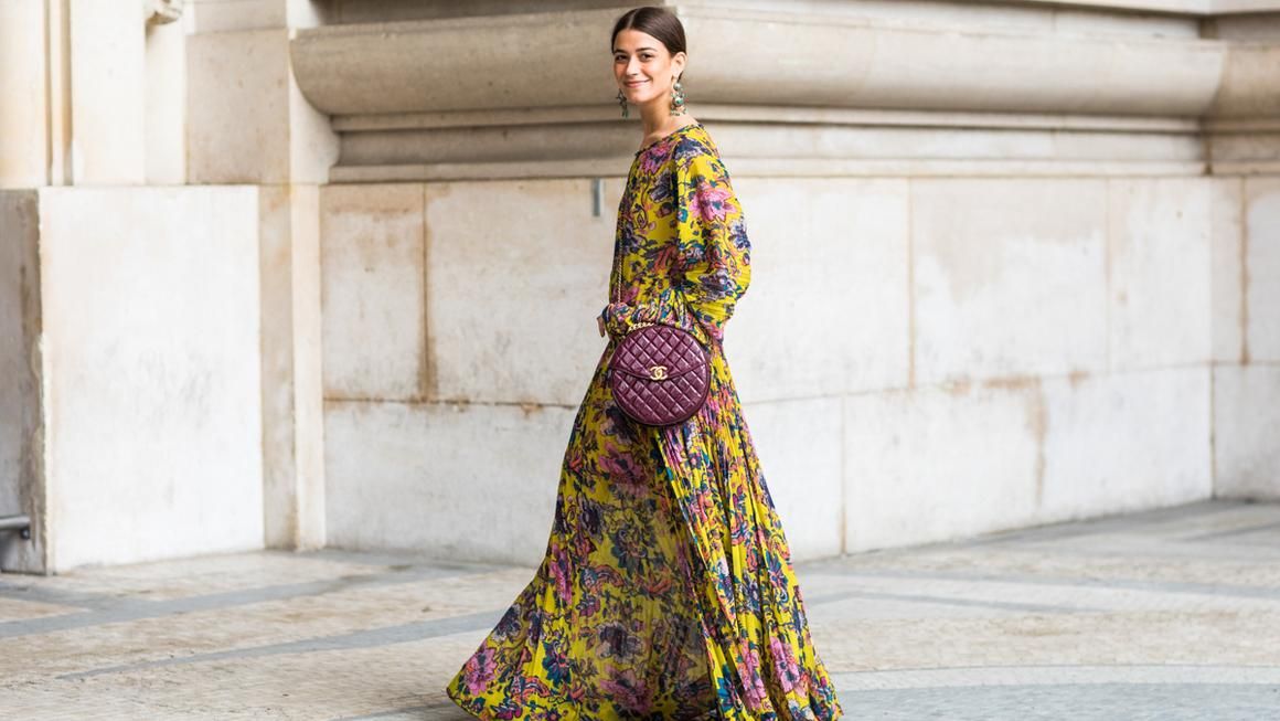 Как носить платья с цветочным принтом этой осенью: 10 идей в фото