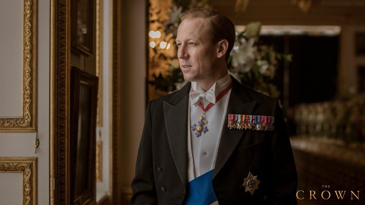Как выглядит принц Филлип в новом сезоне сериала "Корона": первое фото