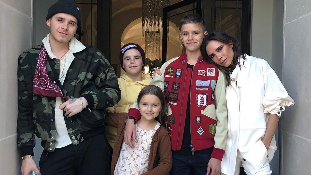 Сын Виктории Бекхэм отпраздновал день рождения на 2 дня раньше: причина Сын Виктории Бекхэм отпраздновал день рождения на 2 дня раньше: причина