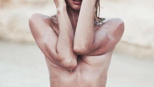 Кендіс Сванепул пікантно прикрила руками голе тіло: фото 18+