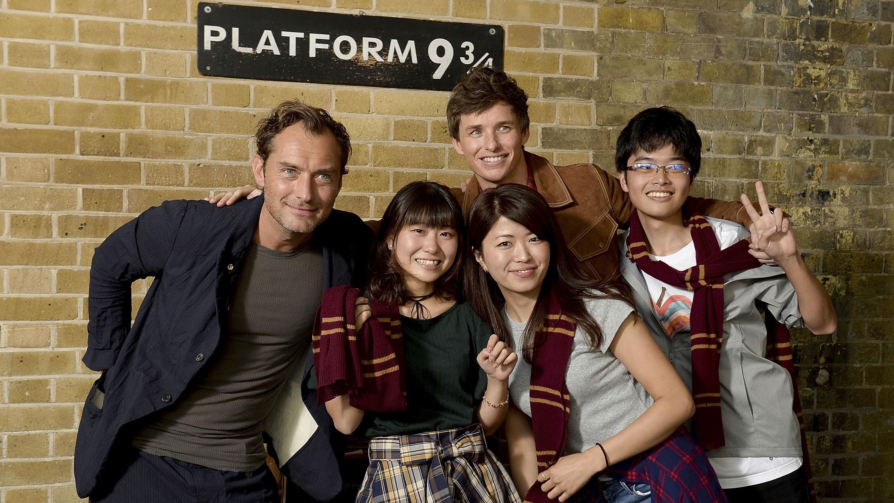 Зірка "Фантастичних звірів" Едді Редмейн відзначив 1 вересня на "магічній" платформі Зірка "Фантастичних звірів" Едді Редмейн відзначив 1 вересня на "магічній" платформі