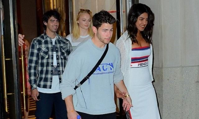 Софі Тернер, Пріянка Чопра та брати Джонас сходили на подвійне побачення: фото Софі Тернер, Пріянка Чопра та брати Джонас сходили на подвійне побачення: фото