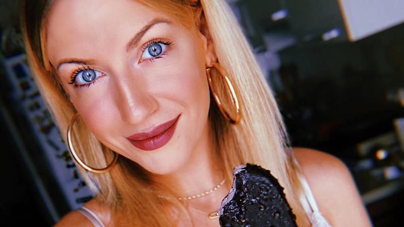 Леся Нікітюк поласувала чебуреком і розповіла про свою фігуру: фото Леся Нікітюк поласувала чебуреком і розповіла про свою фігуру: фото