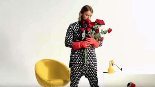 З трояндами і поцілунками: Олег Винник презентував новий звабливий кліп на пісню "Ти в курсі"