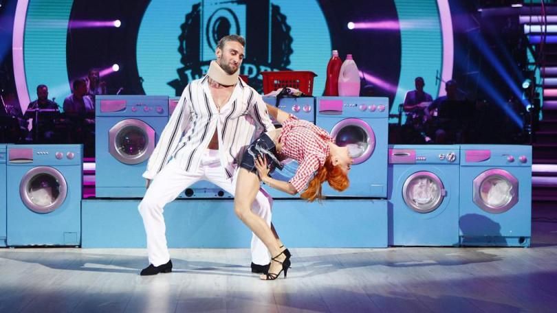 Травмированный Иракли Макацария на "Танцах со звездами" станцевал с бандажом на шее Травмированный Иракли Макацария на "Танцах со звездами" станцевал с бандажом на шее